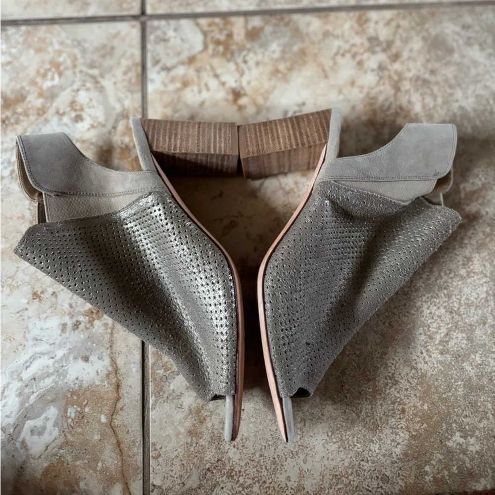Van Eli tan heels - Picture 4 of 6
